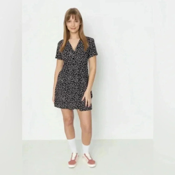 Vans | Black & White Polka Dot Short Sleeve Button Down Mini Dress Size XS - Picture 1 of 6